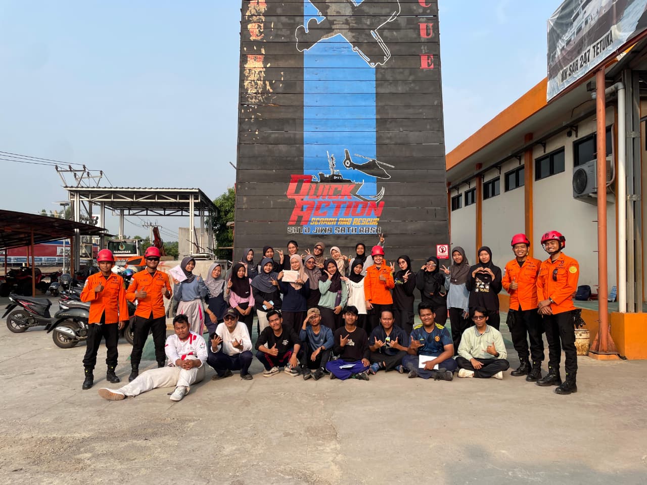 Kunjungan dan Refresh Materi Vertical High Angle Rescue ke BASARNAS Provinsi Banten